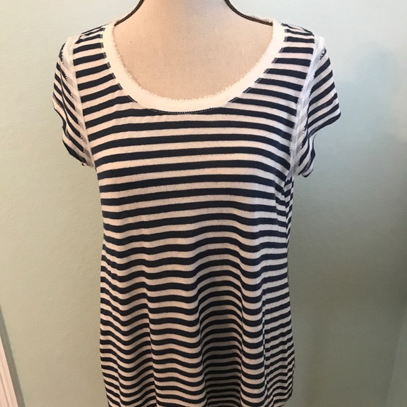 Ladies top - Picture 1 of 3